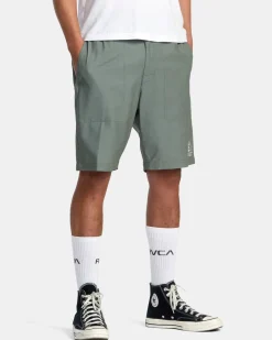 RVCA Shorts / Hybrids><noscript><img width=