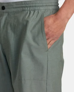 RVCA Shorts / Hybrids><noscript><img width=