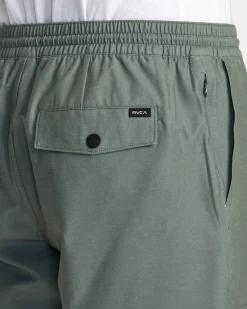 RVCA Shorts / Hybrids><noscript><img width=