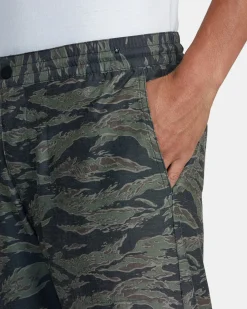 RVCA Shorts / Hybrids><noscript><img width=