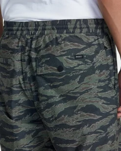 RVCA Shorts / Hybrids><noscript><img width=