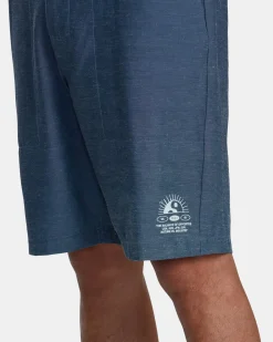 RVCA Shorts / Hybrids><noscript><img width=