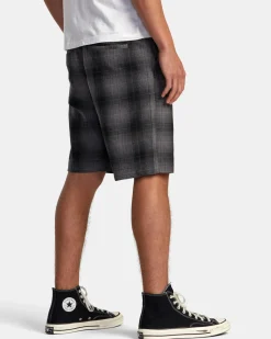 RVCA Shorts / Hybrids><noscript><img width=