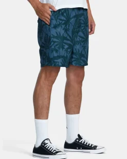 RVCA Shorts / Hybrids><noscript><img width=