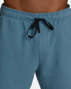 RVCA Shorts / Hybrids><noscript><img width=