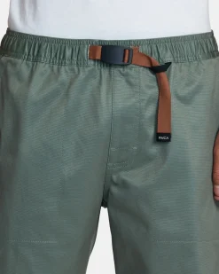 RVCA Shorts / Hybrids><noscript><img width=