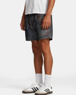 RVCA Shorts / Hybrids><noscript><img width=