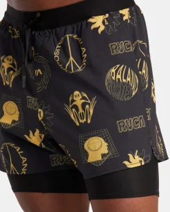 RVCA Shorts / Hybrids><noscript><img width=