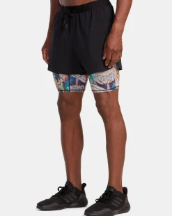 RVCA Shorts / Hybrids><noscript><img width=