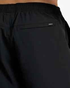 RVCA Shorts / Hybrids><noscript><img width=