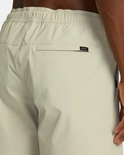RVCA Shorts / Hybrids><noscript><img width=