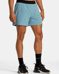 RVCA Shorts / Hybrids><noscript><img width=