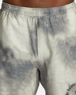 RVCA Shorts / Hybrids><noscript><img width=